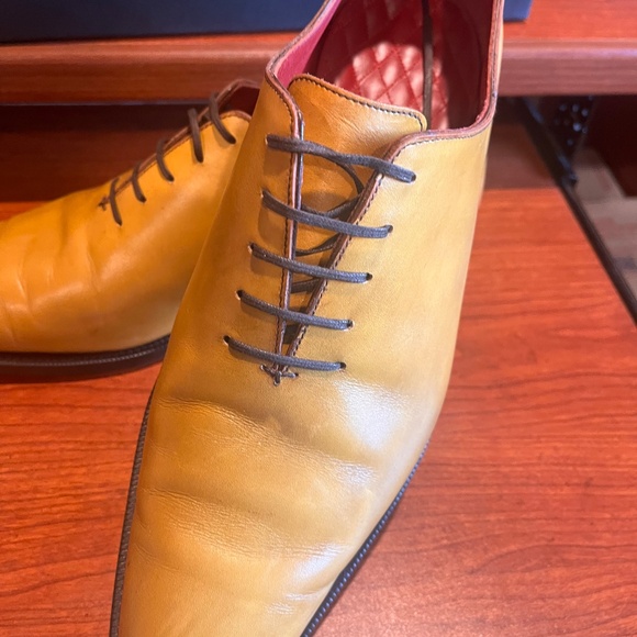 Mustard/light tan whole cut shoes size 9.5 (UK8.5) main image 9